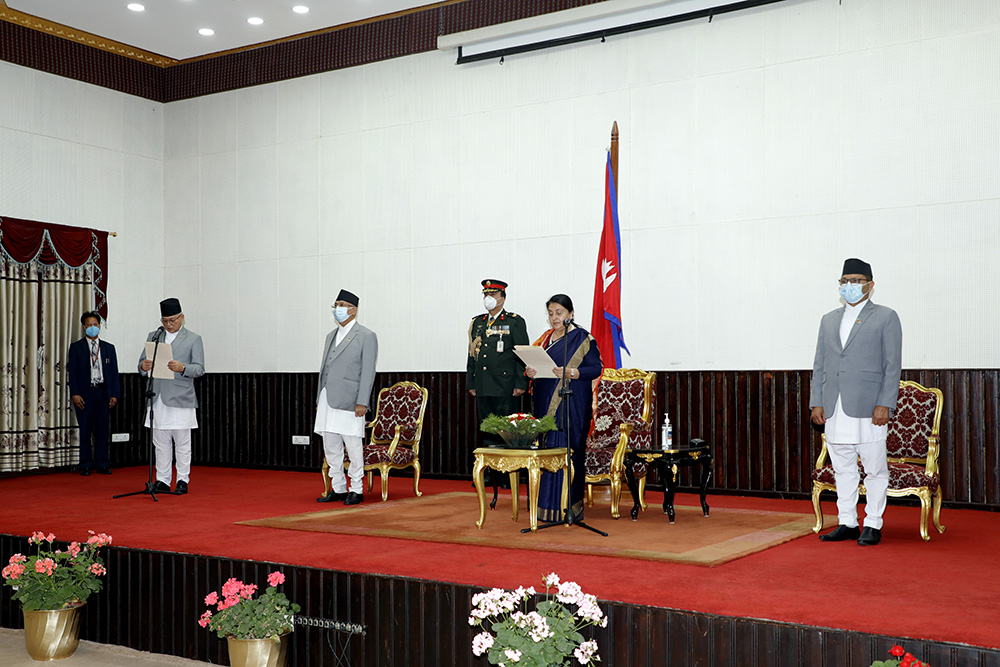 गृहमन्त्रीमा पुनःनियुक्त बादलले लिए शपथ