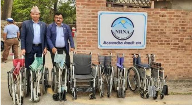 एनआरएनएद्वारा १० थान ह्वील चेयर सहयोग