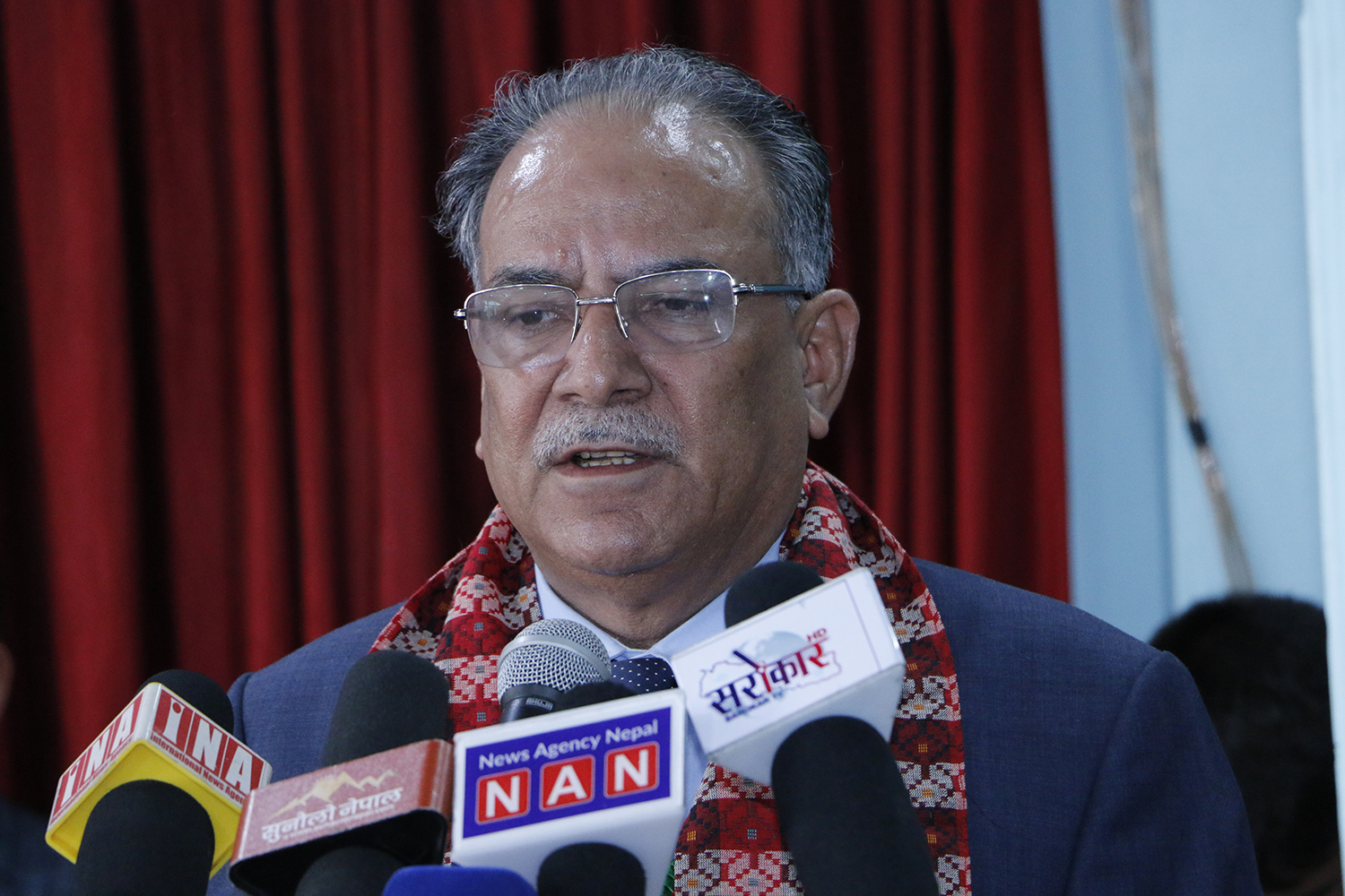 जनताको स्वास्थ्यमा खेलबाड नगर्न अध्यक्ष दाहालको आग्रह