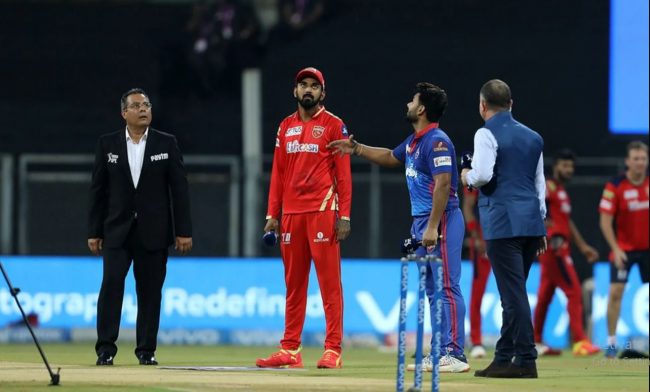 दिल्लीले फिल्डिङ गर्ने