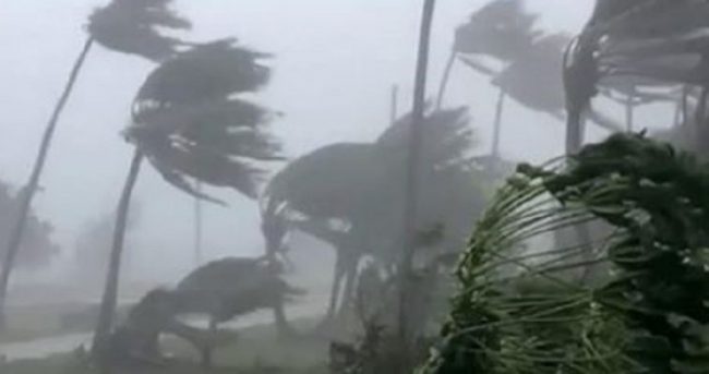 हुरीबतासले ५० घर उडायो