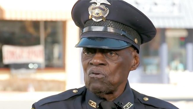 उनी प्रहरी अधिकारी हुन्, ९१ वर्षका भए र उनको कामबाट अवकाश लिने कुनै सोच छैन