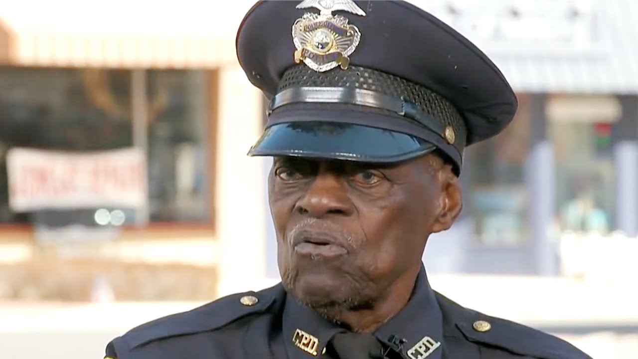 उनी प्रहरी अधिकारी हुन्, ९१ वर्षका भए र उनको कामबाट अवकाश लिने कुनै सोच छैन