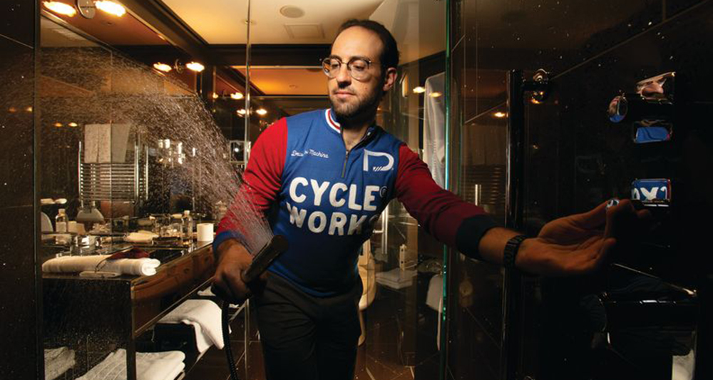 जो एक्लै ७६ कोठासहितको फाइभ स्टार होटलमा लकडाउनको १४ महिनासम्म बसे