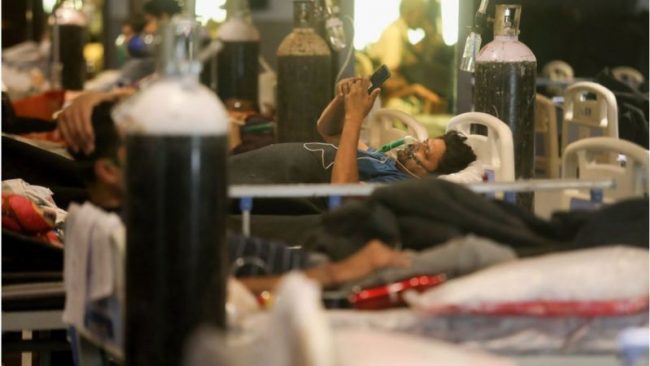 भारतमा कोरोना भाइरसको ‘डबल म्यूटन्ट भेरिअन्ट’का कारण ‘सङ्क्रमण बढेको हुन सक्ने’ अनुमान