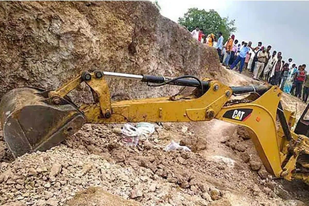 चुनढुङ्गा खानीमा भएको विष्फोटमा परी १० मजदुरको मृत्यु भएका् आशंका