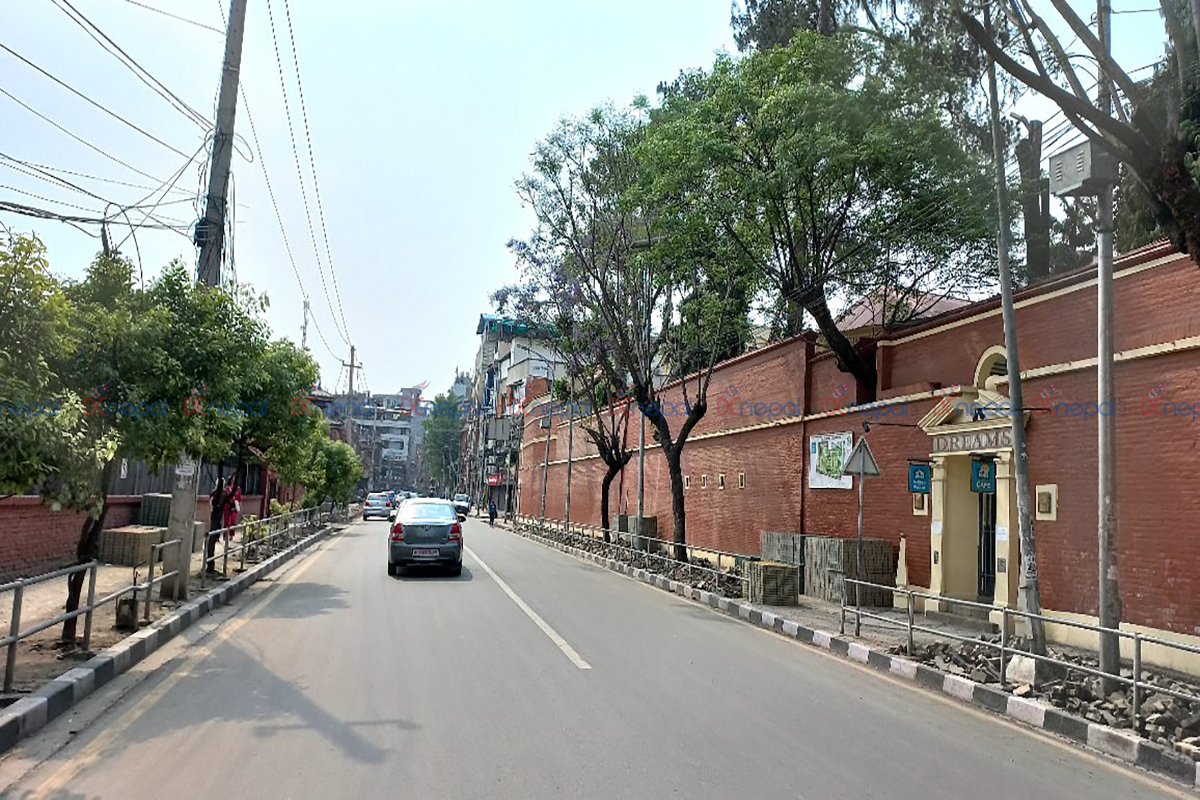 अत्यावश्यक उपभोग्य वस्तु ढुवानीका साधनमा चालक र कर्मचारी मात्र