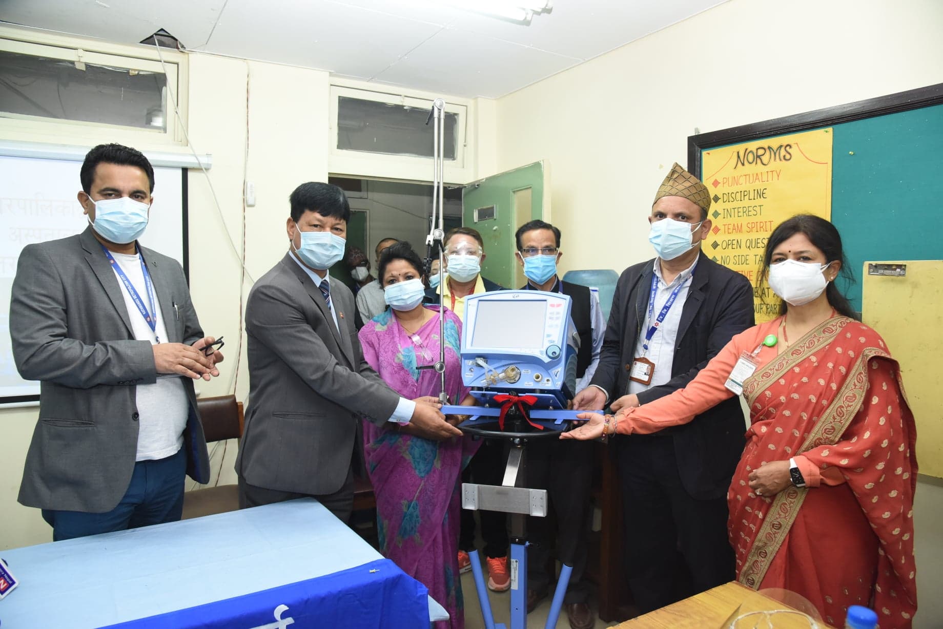 कामपाबाट त्रिवि शिक्षण अस्पताललाई दश भेन्टिलेटर सहयोग