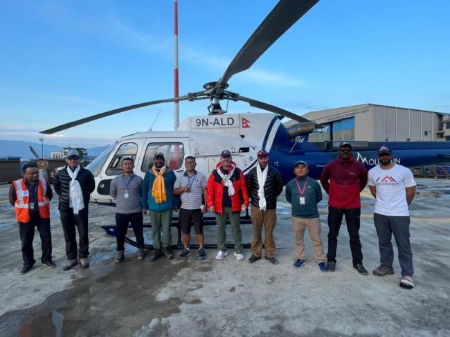 सगरमाथाको सफल आरोहणपछि बहराइनी राजकुमार काठमाडौं फर्के