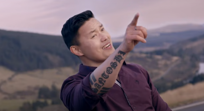 बेलायती सेनामा कार्यरत मण्डल थेबेको कलाकारितामा जम्ने रहर