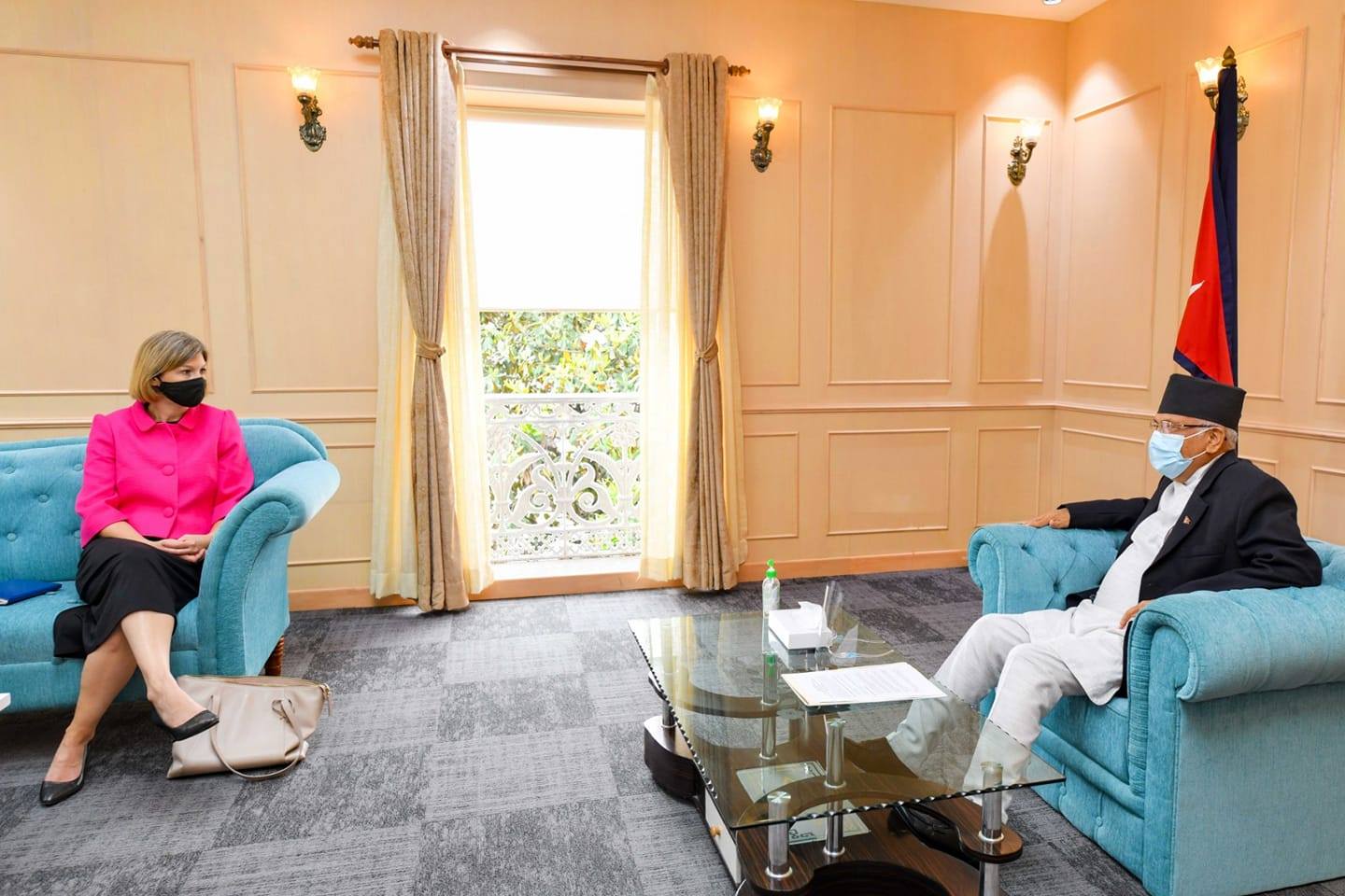 नेपाललाई कोभिड खोप प्रदान गर्न बेलायतसँग प्रधानमन्त्री ओलीको आग्रह