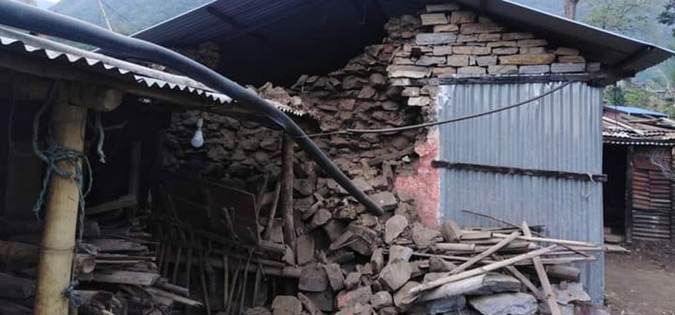 लमजुङमा भूकम्पले घर भत्किँदा चार घाइते, एक दर्जन घरमा क्षति