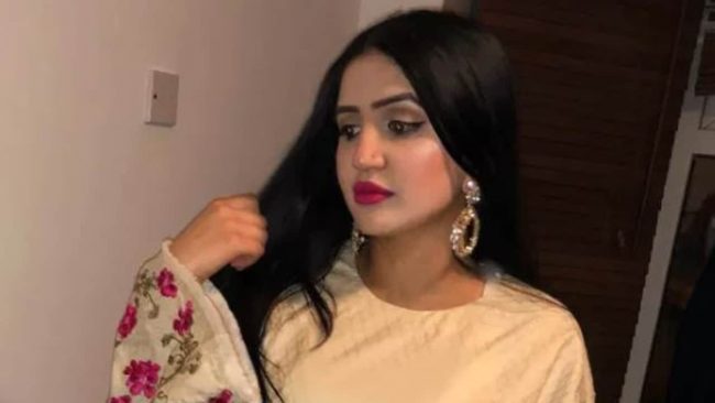 आफ्नो पछि लागेका दुई युवकको लडाइँमा निर्दोष युवतीले अनाहकमा ज्यान गुमाइन्