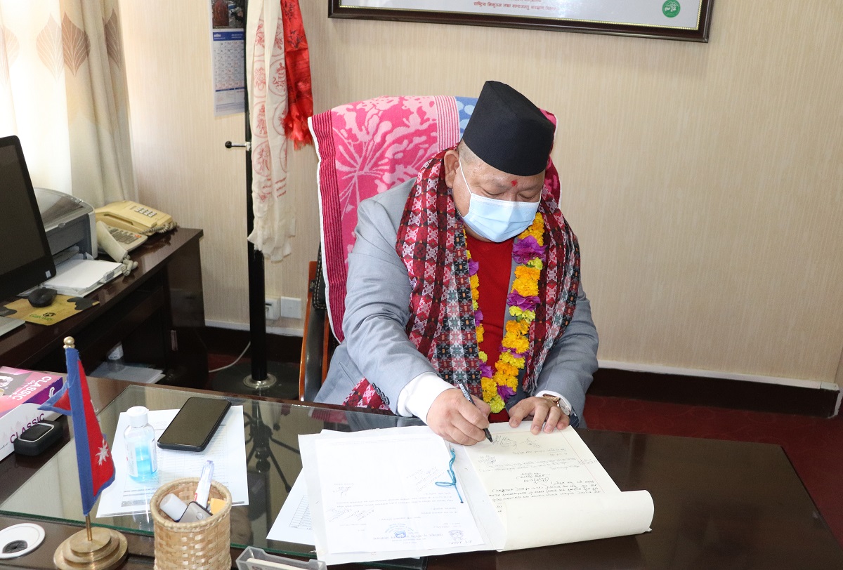 कोरोना महामारी रोकथाममा जुट्न वनमन्त्रीको निर्देशन