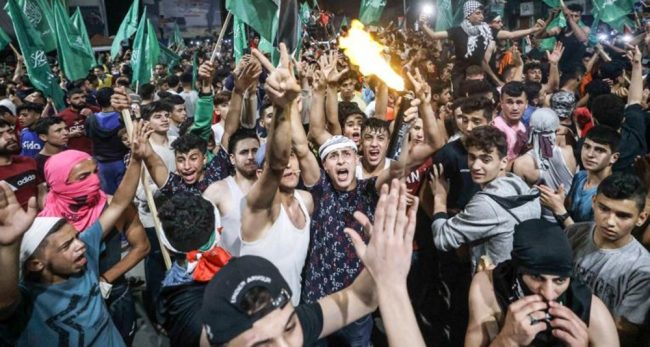 हिजोसम्म शोककाकुल प्यालेस्टाइनमा आज खुसीयाली, बाजा बजाएर उत्सव र आतिसबाजी