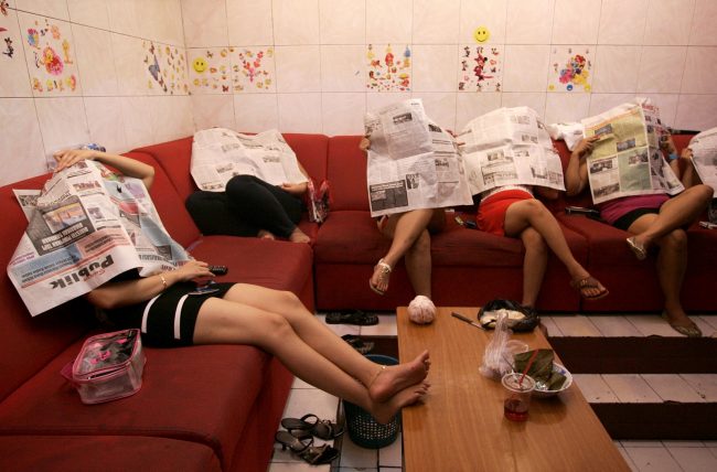 वेश्यालयलाई कोभिड सेन्टर बनाइयो, यौनकर्मीले गर्छन् कोरोना जाँच