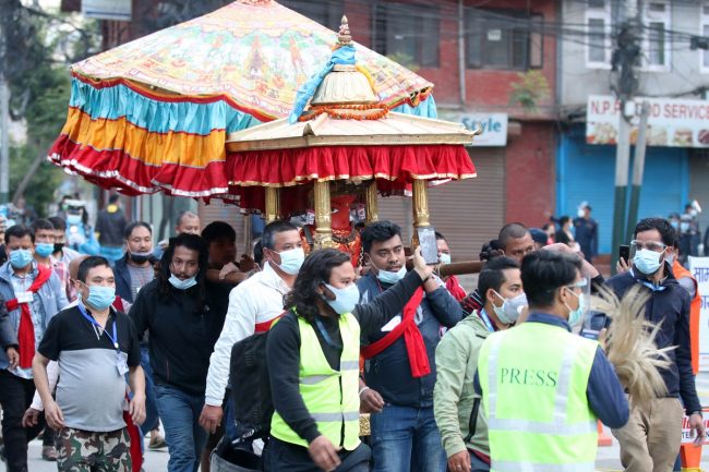 कोरोना महामारीमा पनि रातो मच्छिन्द्रनाथको रथारोहण