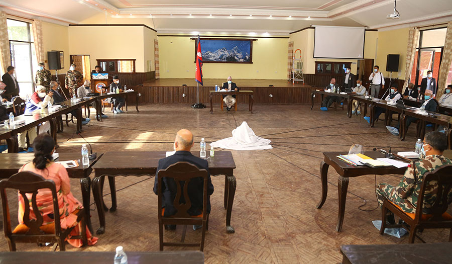 कोरोनाबारे बालुवाटारमा विज्ञ, सुरक्षा निकाय र निजी क्षेत्रसँग प्रधानमन्त्रीको छलफल जारी