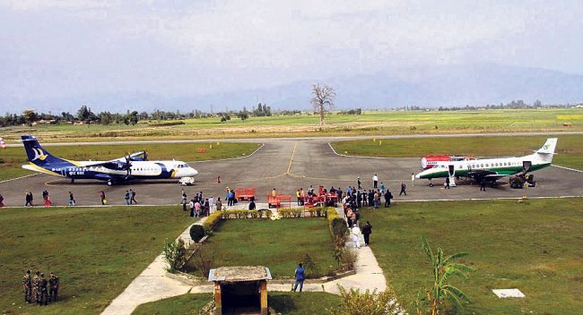 धनगढीको आकाशमा जहाजले फन्को लगाउँदा…