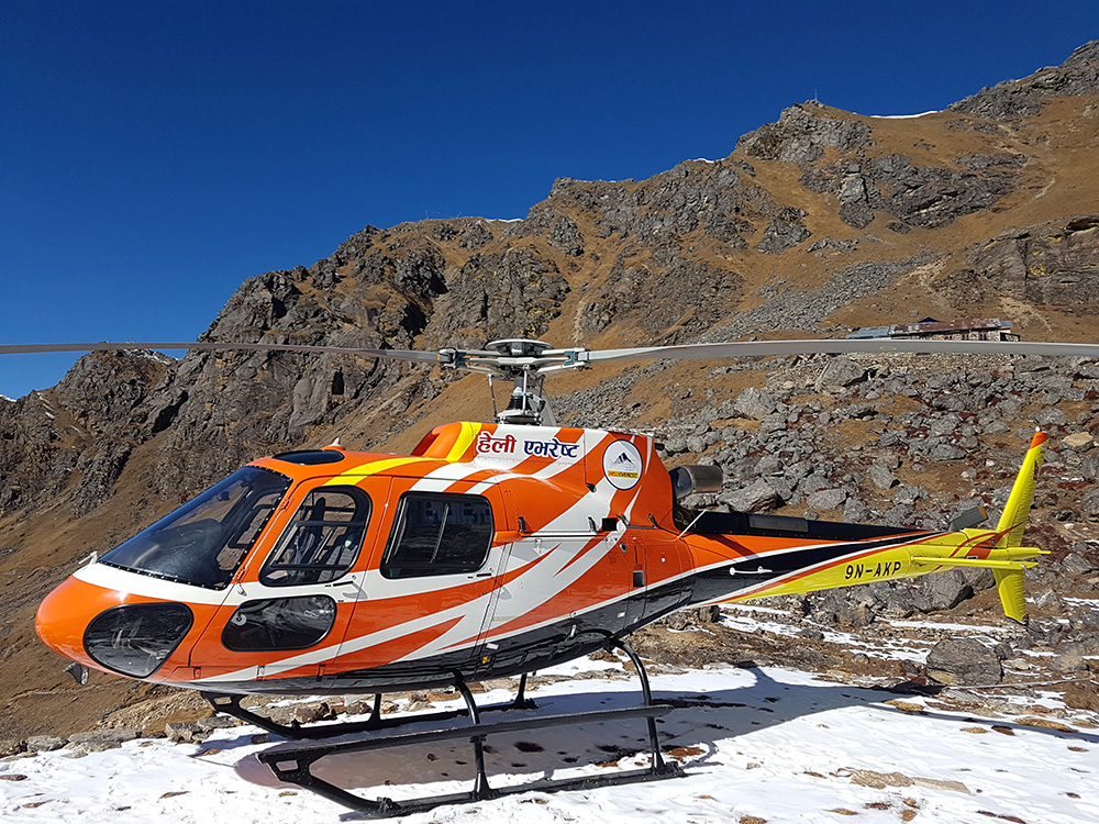 हेलि एभरेष्टका तीन निर्देशकले गरे सगरमाथा आरोहण