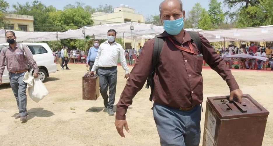 भारतमा चुनावमा खटिएका १६ सय शिक्षकहरुको कोरोनाका कारण मृत्य