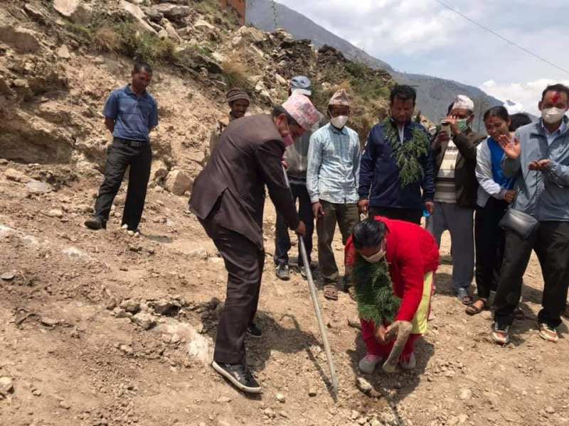 कोरोना कहरमा पनि रोकिएनन् पचालझरनामा विकासी काम