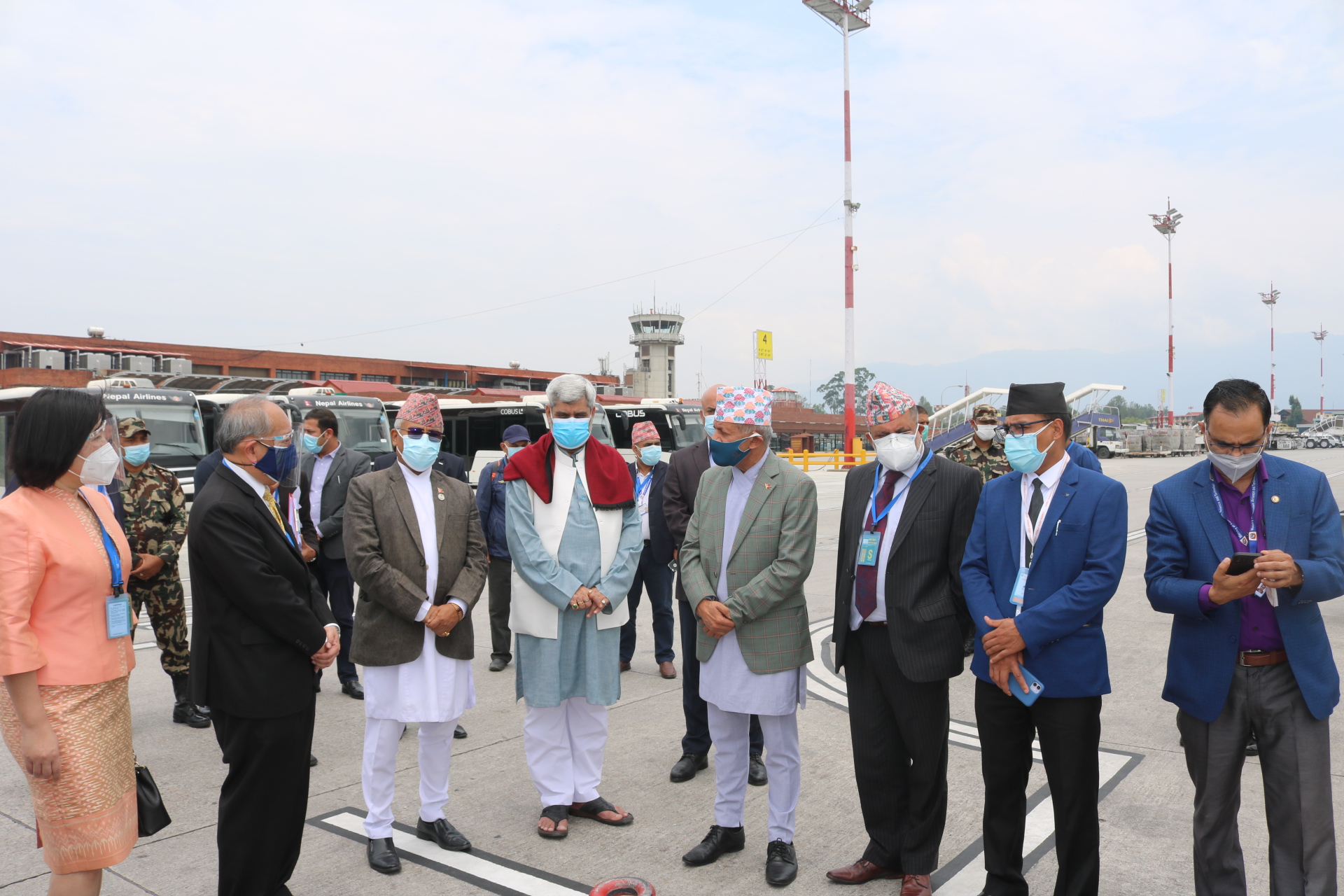 थाइल्याण्डका राजाले पठाए स्वास्थ्य सामाग्री