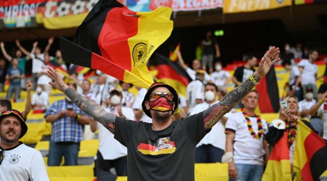 विश्व बिजेता फ्रान्स र जर्मनीबीचको खेल सुरु