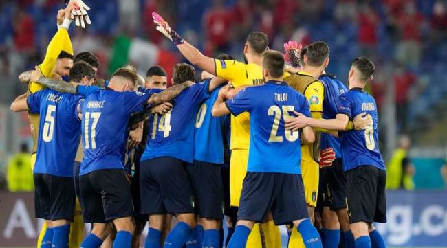 इटालीको सहज जित, एक खेल अगावै अन्तिम १६ मा