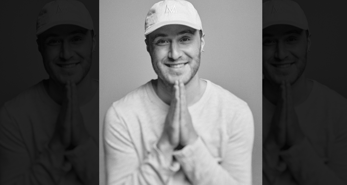 विश्व प्रसिद्ध अमेरिकी गायक सगरमाथाको आरोहणपछि काठमाडौं फर्किए