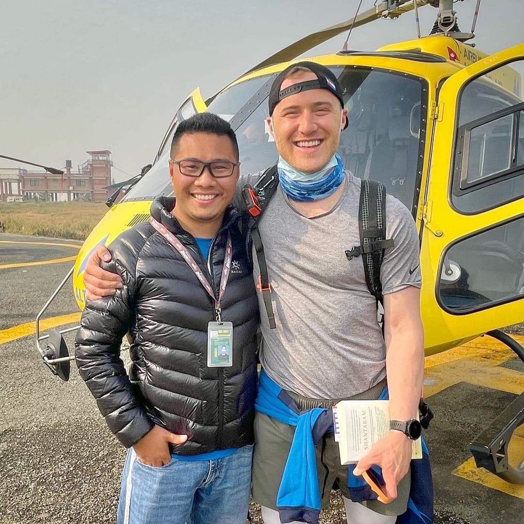 विश्व प्रसिद्ध अमेरिकी गायक सगरमाथाको चुचुरोमा