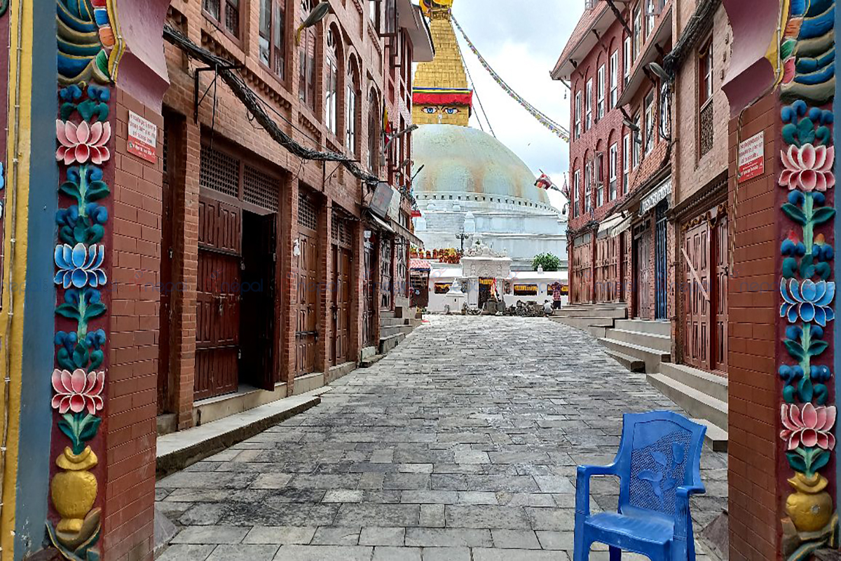 बौद्धनाथ क्षेत्रमा नयाँ ढुङ्गा बिछ्याइँदै (फाेटाेफिचर)