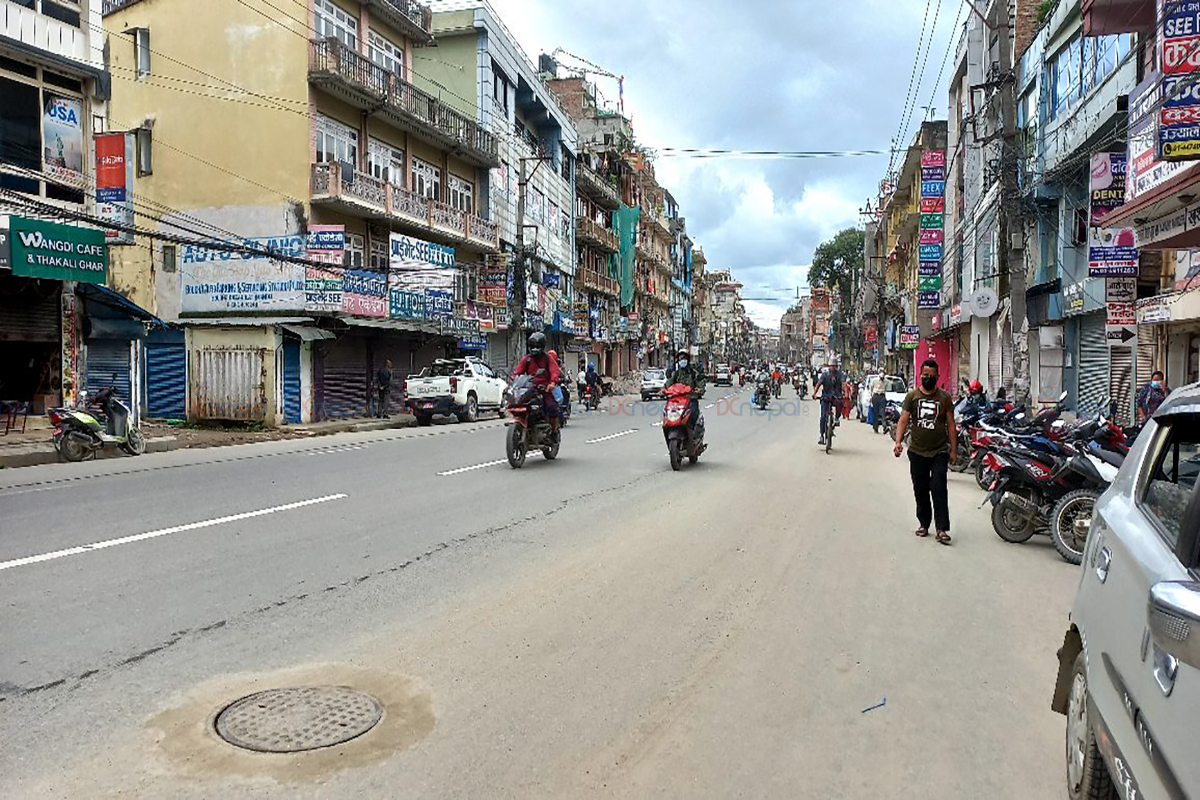 उपत्यकामा थपिएको निषेधाज्ञा आजदेखि लागू, कसरी चल्छन् सार्वजनिक यातायात