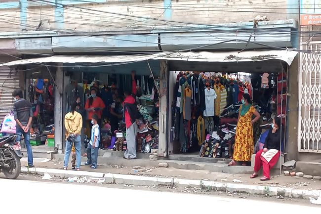 सात हप्तापछि लकडाउन खुकुलो गराउँदा काठमाडौंमा चहलपहल (फोटोफिचर)