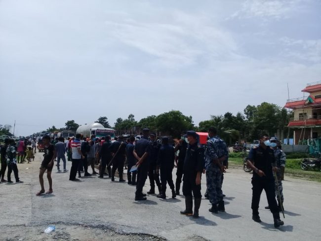 ट्यांकरको ठक्करबाट दुई बालिकाको मृत्यु, शव सडकमा राखेर राजमार्ग अवरुद्ध