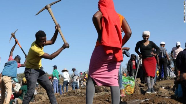 गाउँको चउरमा हीरा भेटिएको हल्ला फैलिएपछि…