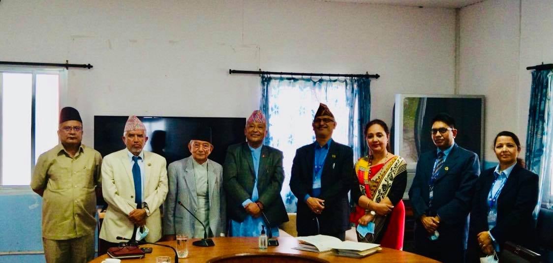 घरबेटीलाई लिफ्ट दिएको विषयमा मन्त्री श्रेष्ठले मागे माफी