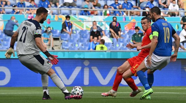 वेल्सविरुद्ध इटलीको अग्रता, दबाबमा वेल्स