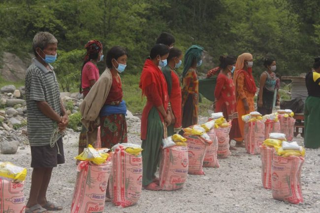 समस्यामा रहेका चेपाङ समुदायलाई कोयोनद्वारा राहत वितरण