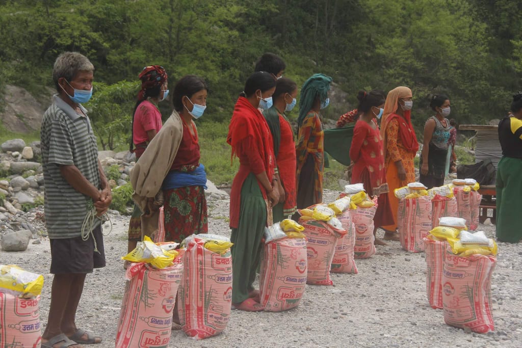 समस्यामा रहेका चेपाङ समुदायलाई कोयोनद्वारा राहत वितरण