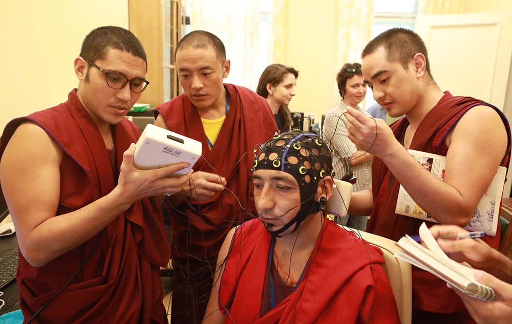 रुसी अन्तरिक्ष वैज्ञानिकहरु तिब्बती बौद्ध भिक्षुको शरणमा