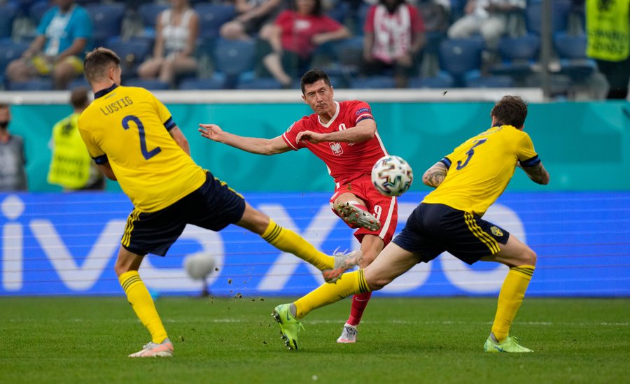 समूह विजेता बन्दै स्विडेन अन्तिम १६ मा