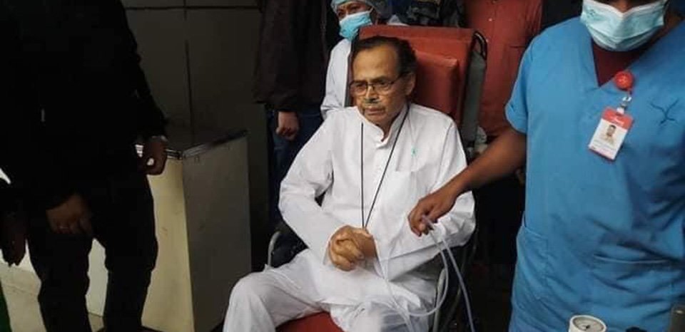 पूर्व प्रधानमन्त्री खनाललाई थप उपचारका लागि दिल्ली लगियो