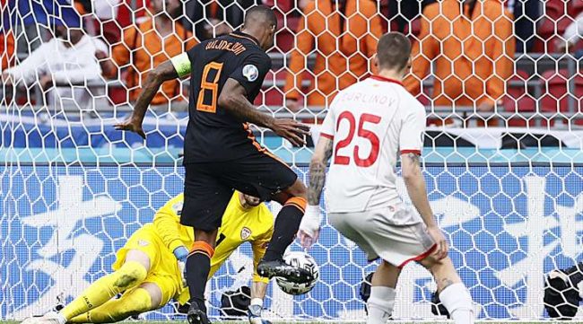 समूह विजेता बन्दै नेदल्याड्स तेह्र वर्षपछि नकआउट चरणमा