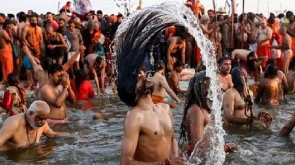 भारतमा फेरि कोरोना नियमको धज्जी उडाउँदै हजारौंको भीड, संक्रमण फैलिने जोखिम बढ्यो