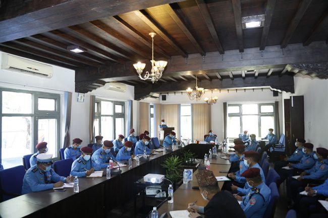 प्रहरीका जिल्लास्थित कमाण्डरलाई आईजीपी थाापको निर्देशनः सौहार्द वातावरण बनाएर काम गर्नू