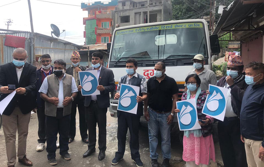 निजी डेरीले पाए अत्यावश्यक सेवासरह ढुवानी प्रतीकचिह्न