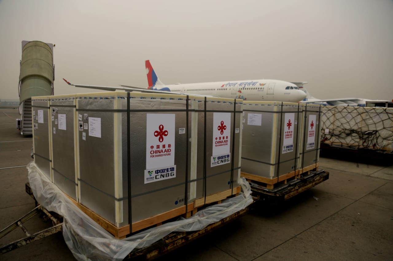 आठ लाख डोज खोप लिएर नेपाल एयरलाइन्सको जहाज आइपुग्यो