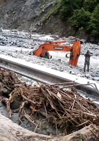 चिनियाँले पानी तर्काउन थालेपछि नेपालमा खतरा कम हुँदै