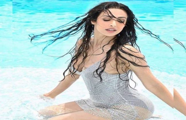 ४७ वर्षीया मलाइकाको १६ वर्षे जवानी